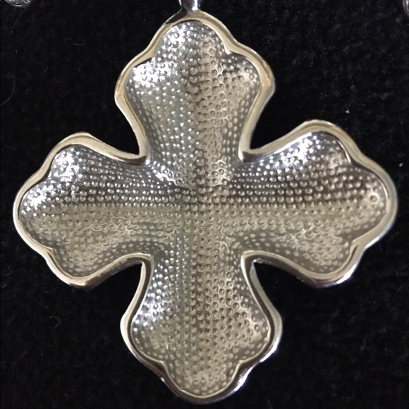 BEAUTIFUL CROSS PENDANT AND EARRINGS SET! - Picture 5 of 7